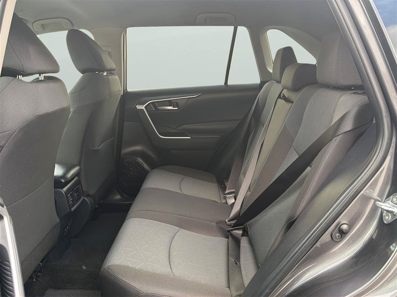 Used 2025 Toyota RAV4 XLE FWD image 16