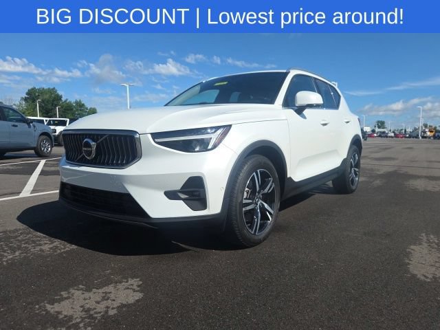 Used 2023 Volvo XC40 B5 Plus AWD/4WD image 2