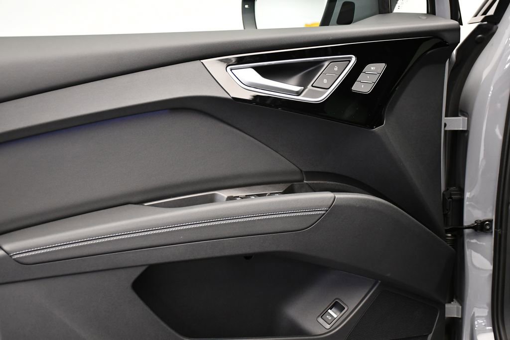 New 2026 Audi Q4 e-tron Premium image 33