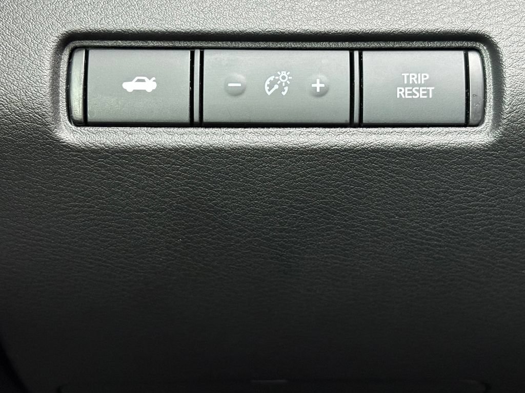 Used 2025 Nissan Altima 2.5 SV FWD image 9