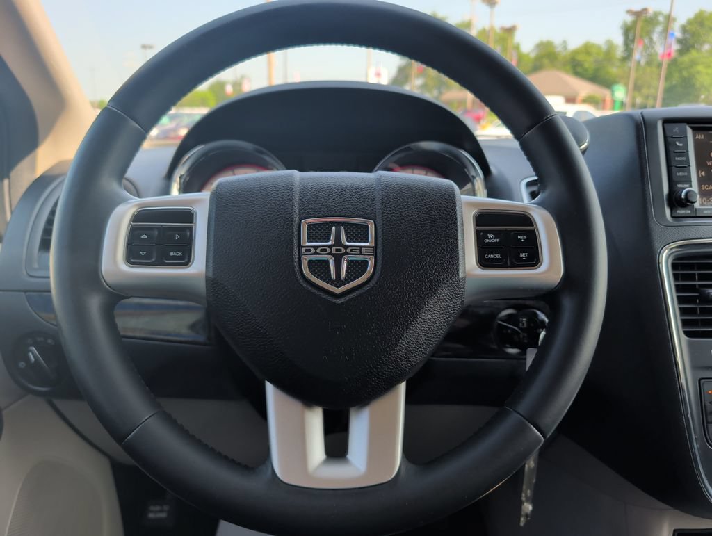 Used 2014 Dodge Grand Caravan SXT FWD image 10