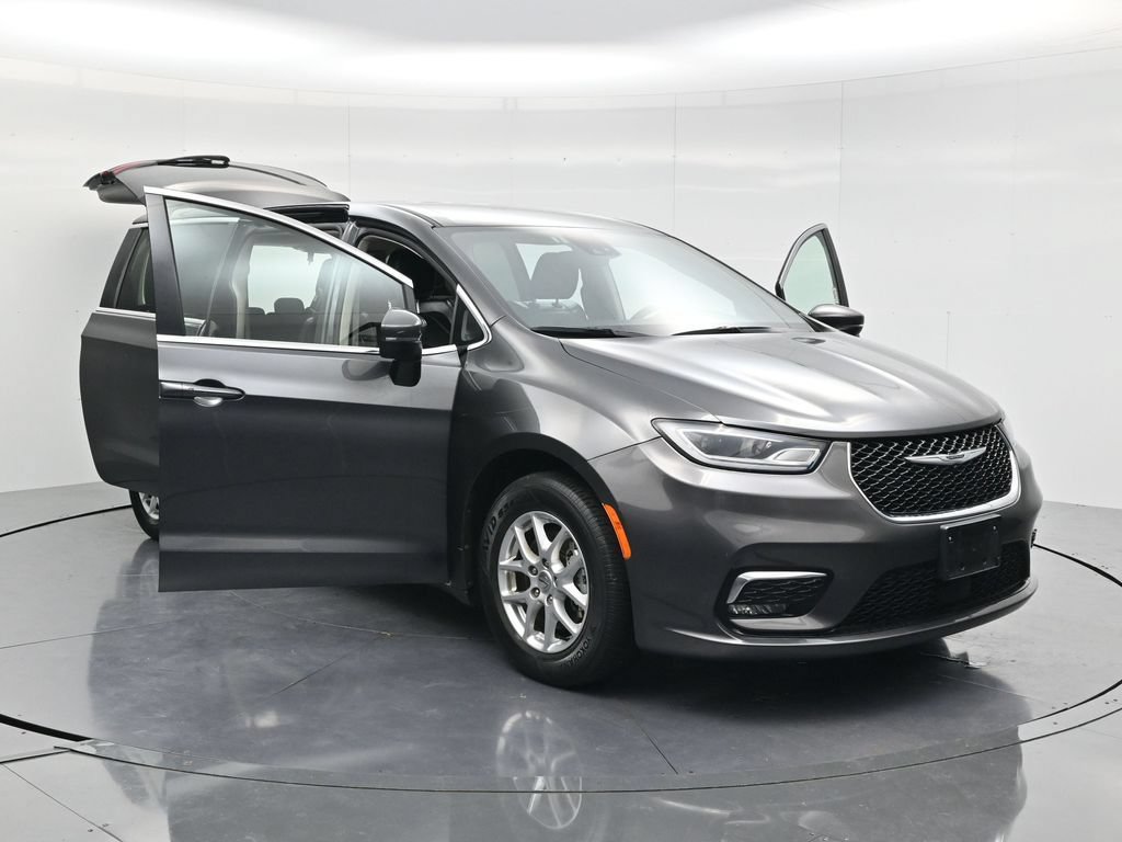 Used 2023 Chrysler Pacifica Touring-L FWD image 51