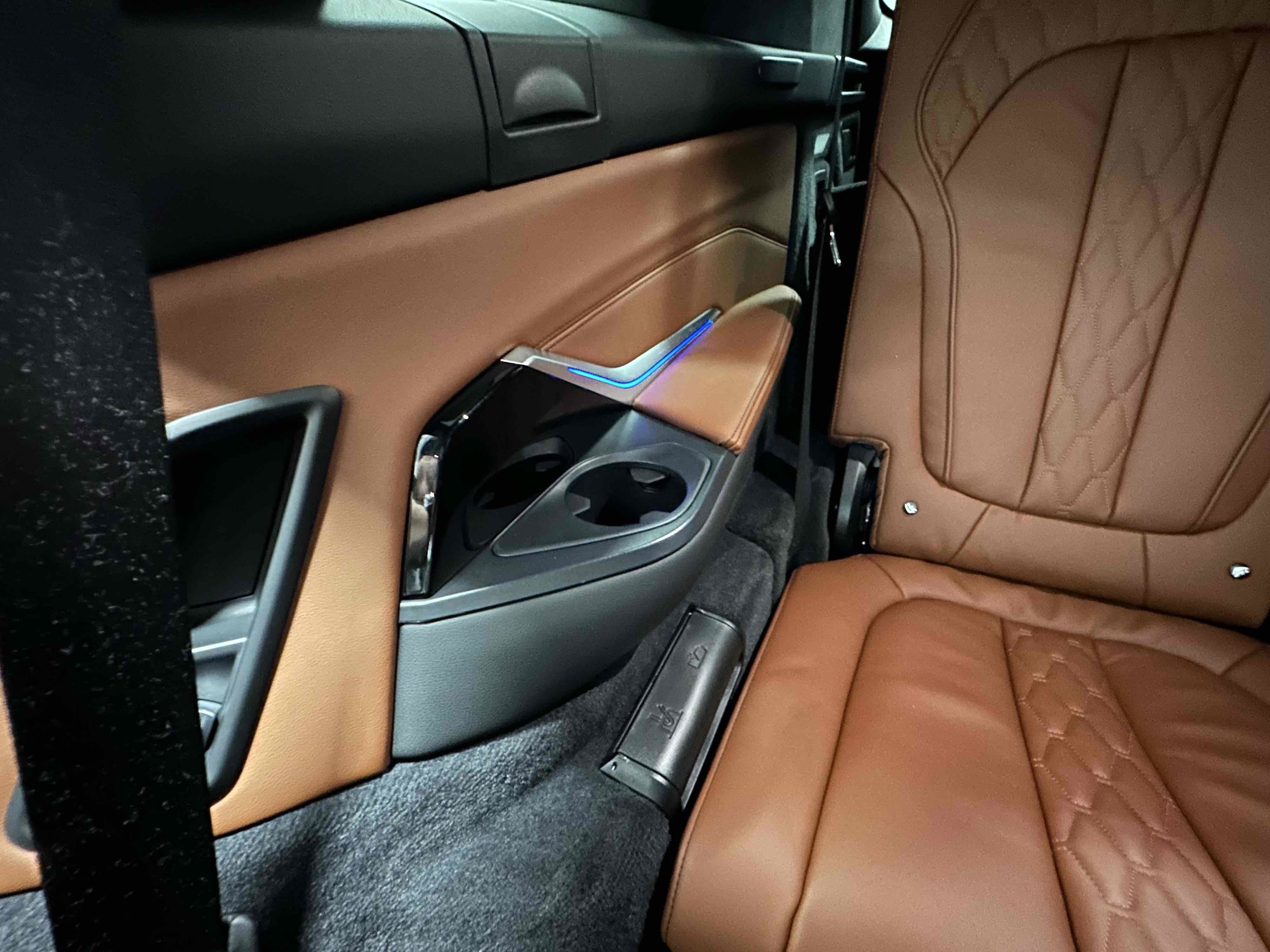 Used 2025 BMW ALPINA XB7 AWD/4WD image 53