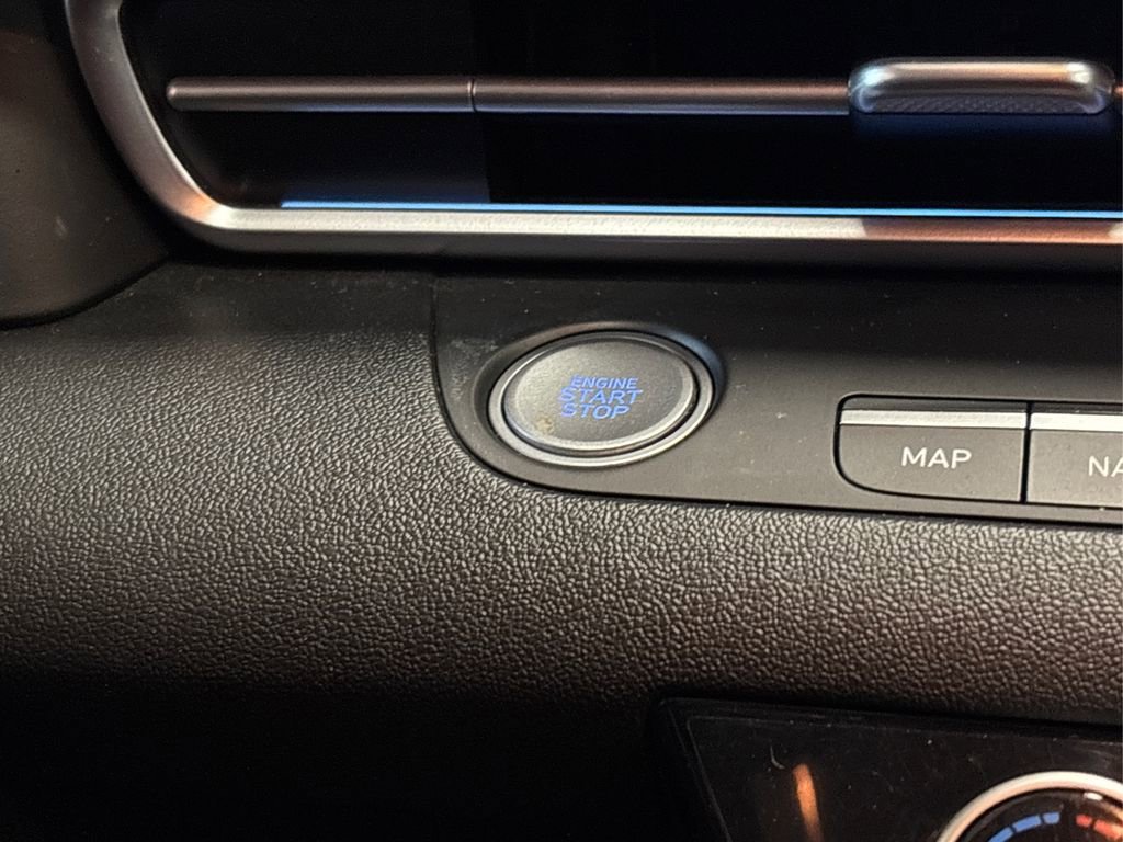 Used 2021 Hyundai Elantra Limited image 26