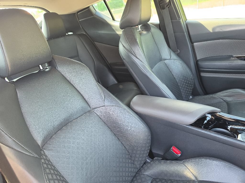 Used 2021 Toyota C-HR Limited FWD image 31