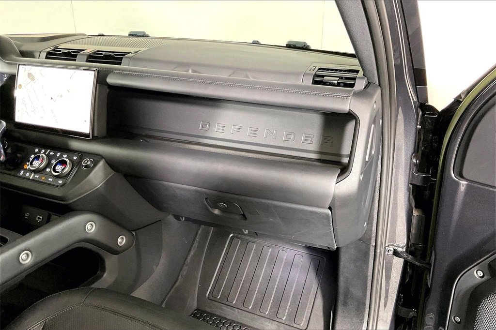 Used 2023 Land Rover Defender 110 V8 image 16