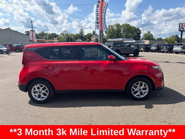 Used 2022 Kia Soul LX w/ Technology Package FWD image 2