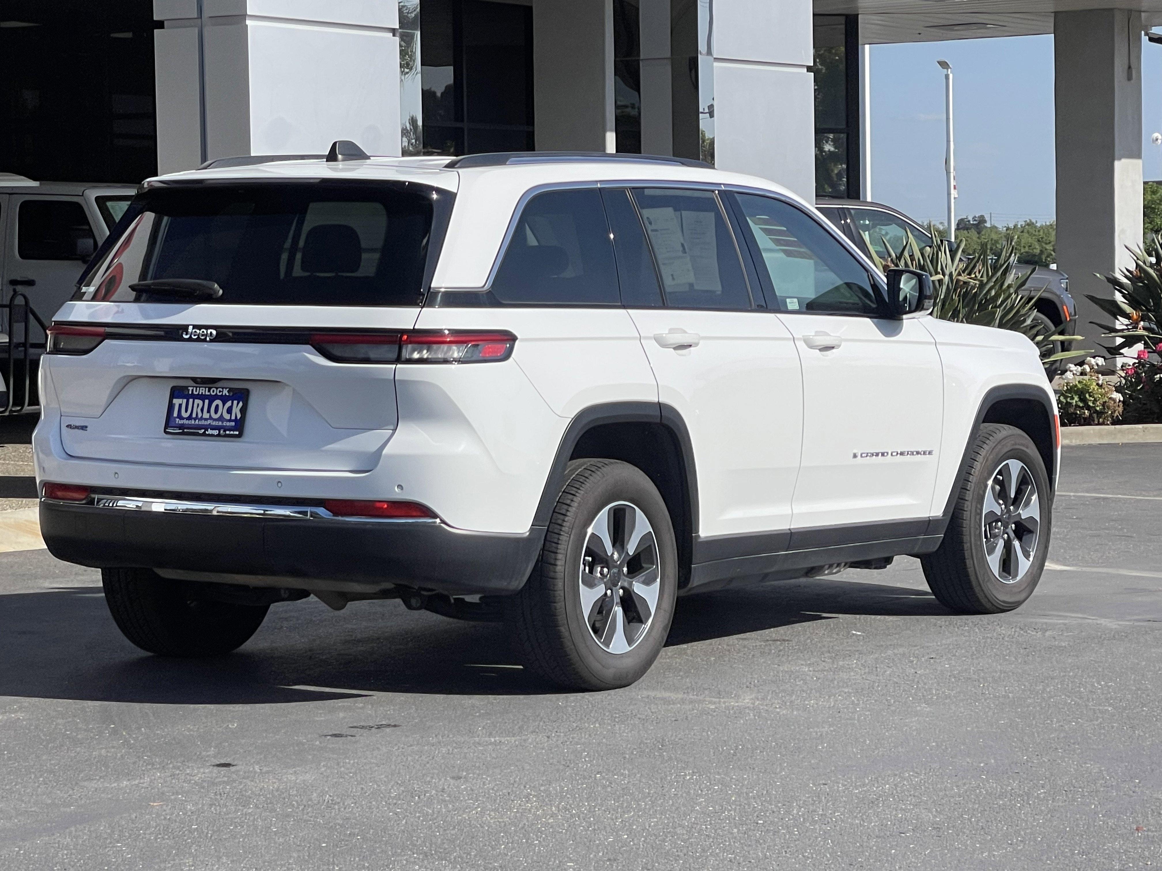 Used 2024 Jeep Grand Cherokee Limited 4xe AWD/4WD image 7