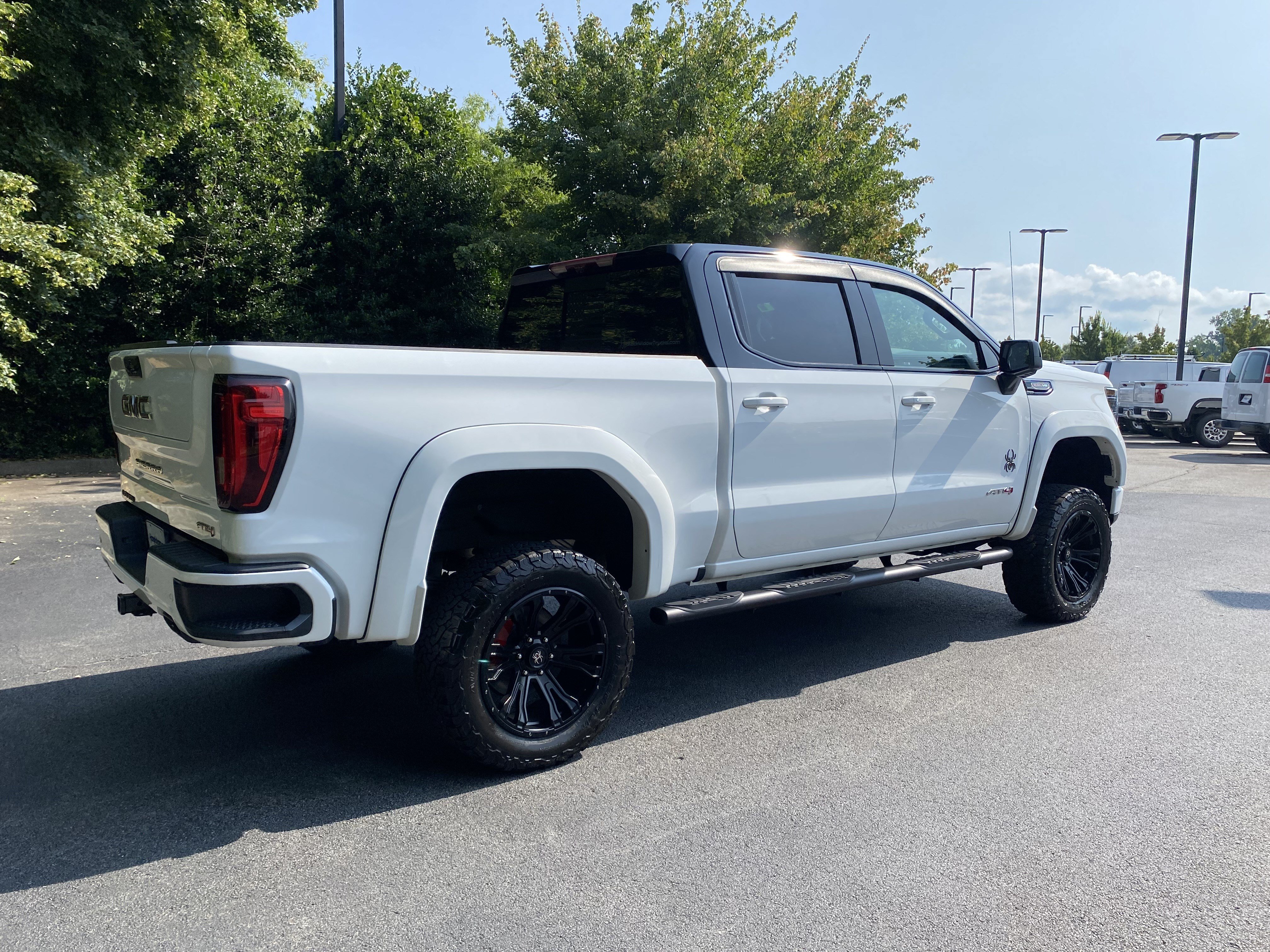 Used 2022 GMC Sierra 1500 AT4 w/ AT4 Premium Package AWD/4WD image 9