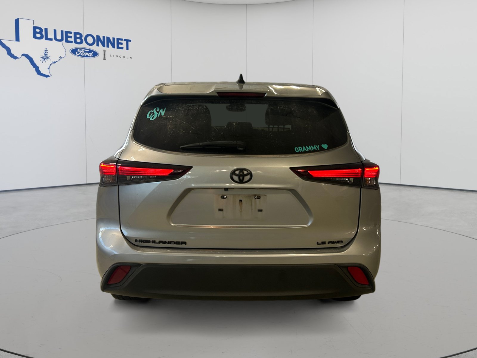 Used 2024 Toyota Highlander LE AWD/4WD image 6