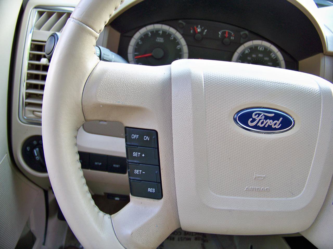 Used 2009 Ford Escape Limited AWD/4WD image 28