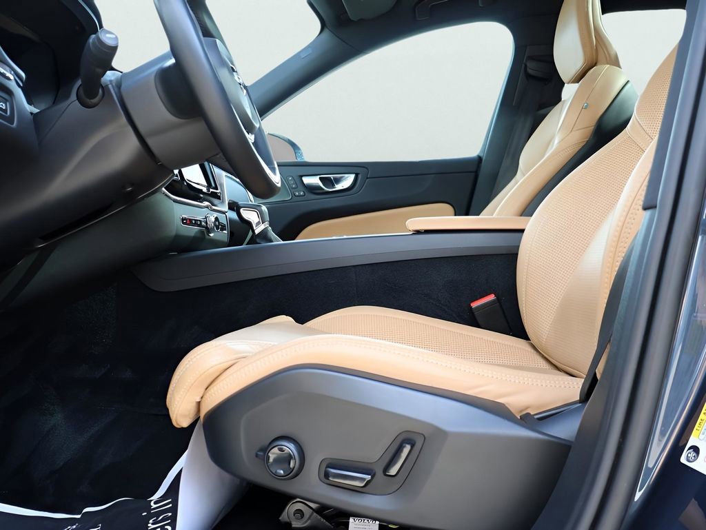 Used 2021 Volvo XC60 T5 Inscription w/ Advanced Package image 38