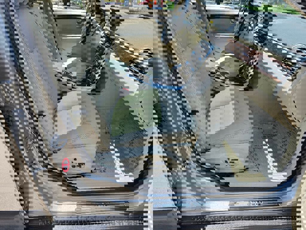 Used 2015 Volvo XC70 T5 Premier w/ Proximity Package FWD image 51