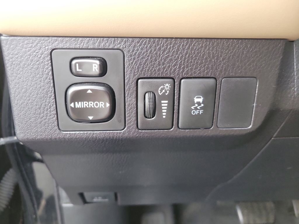 Used 2015 Toyota RAV4 XLE image 29