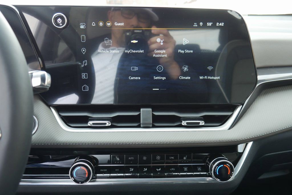 New 2026 Chevrolet Equinox LT w/ Convenience Package II image 11