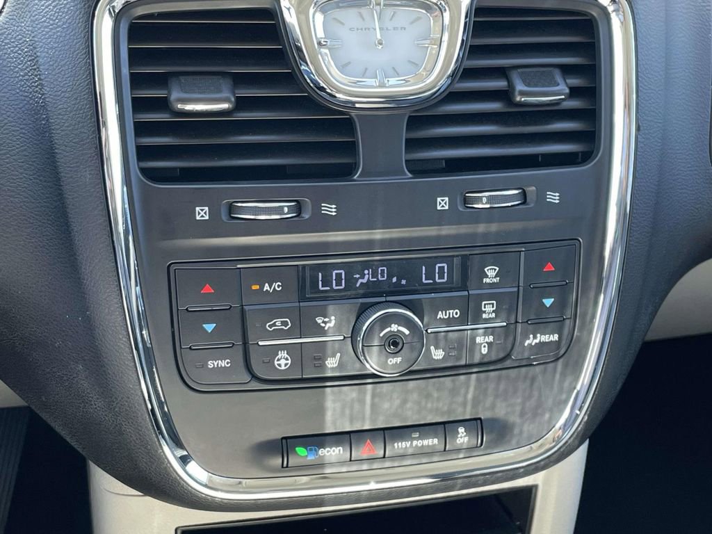 Used 2014 Chrysler Town & Country Touring-L w/ Driver Convenience Group image 25