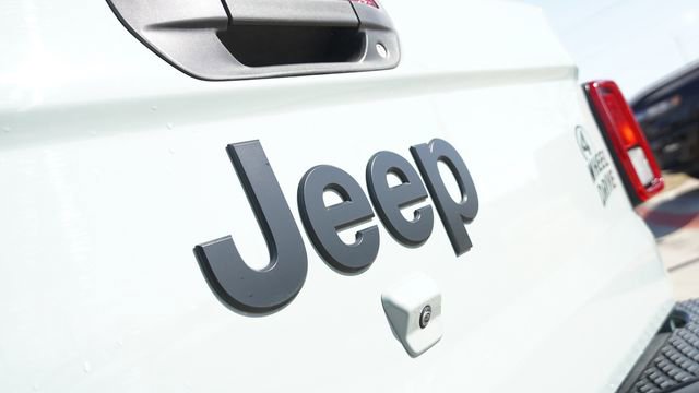 Used 2023 Jeep Gladiator Willys image 12