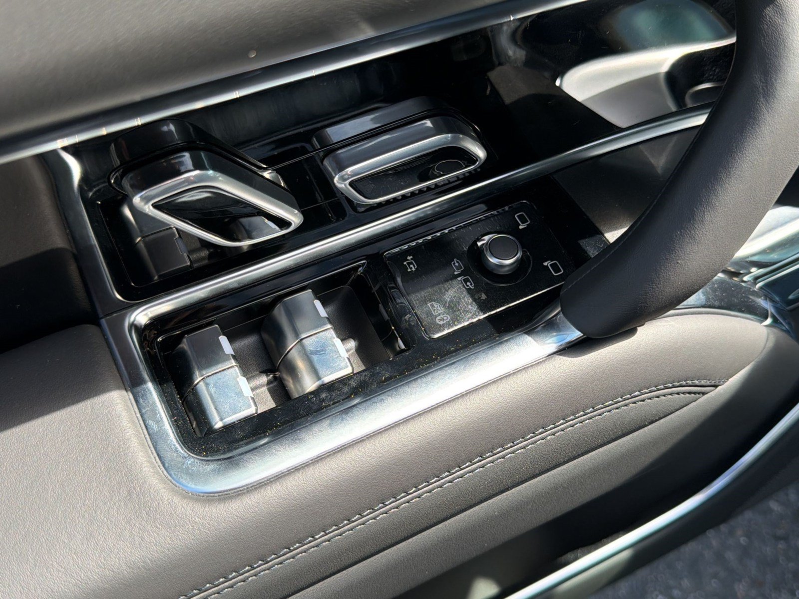 New 2026 Land Rover Range Rover SE AWD/4WD image 15