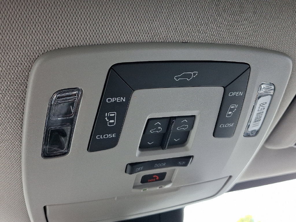 Certified 2026 Toyota Sienna XLE FWD image 30