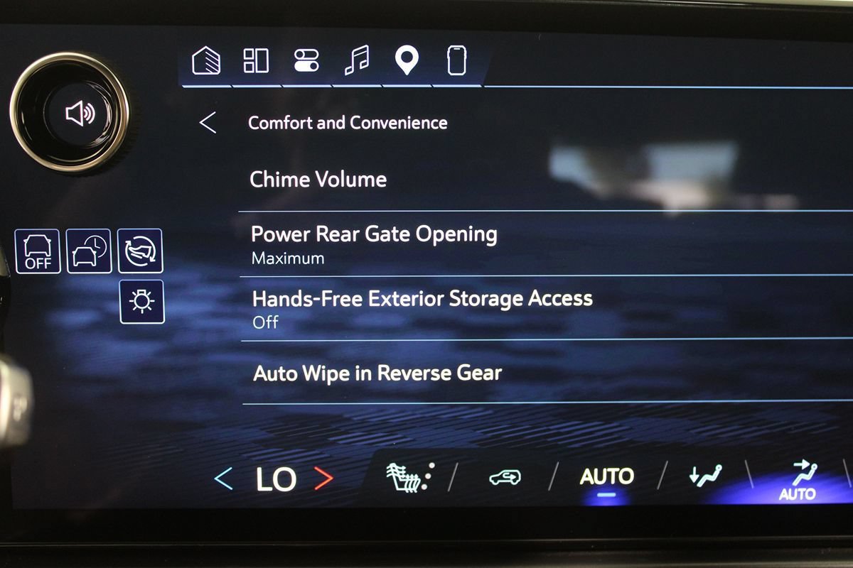 Used 2024 Chevrolet Equinox EV RS FWD image 18