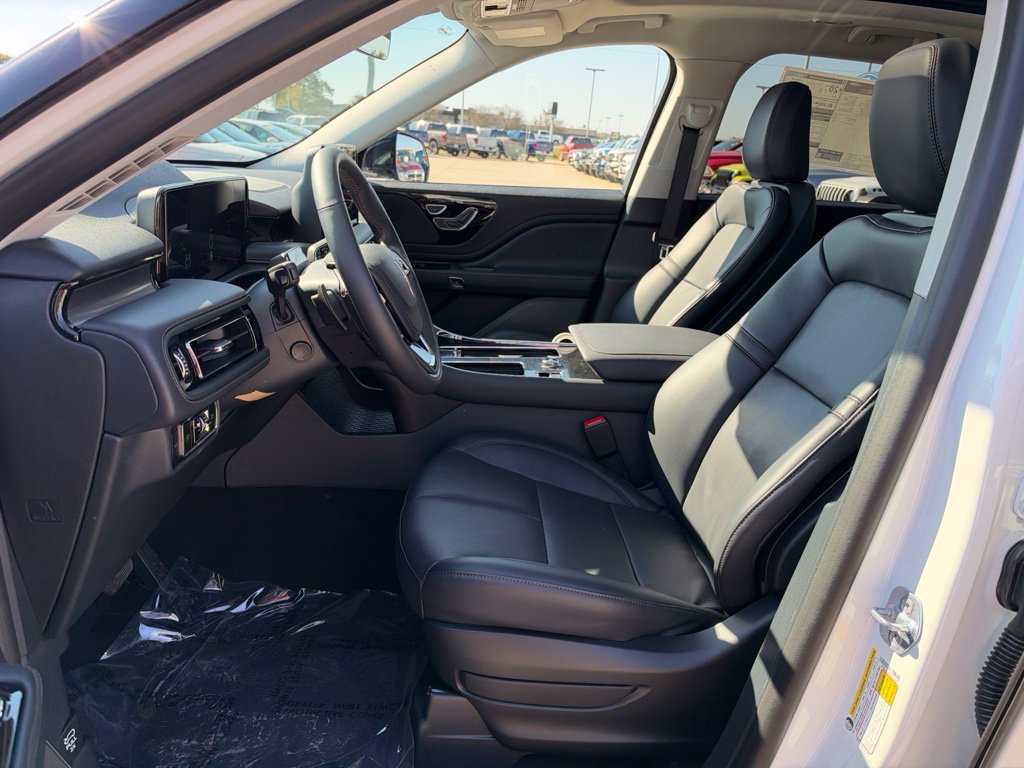 New 2027 Lincoln Aviator AWD image 4