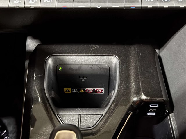 Used 2025 Toyota Crown Signia AWD/4WD image 19