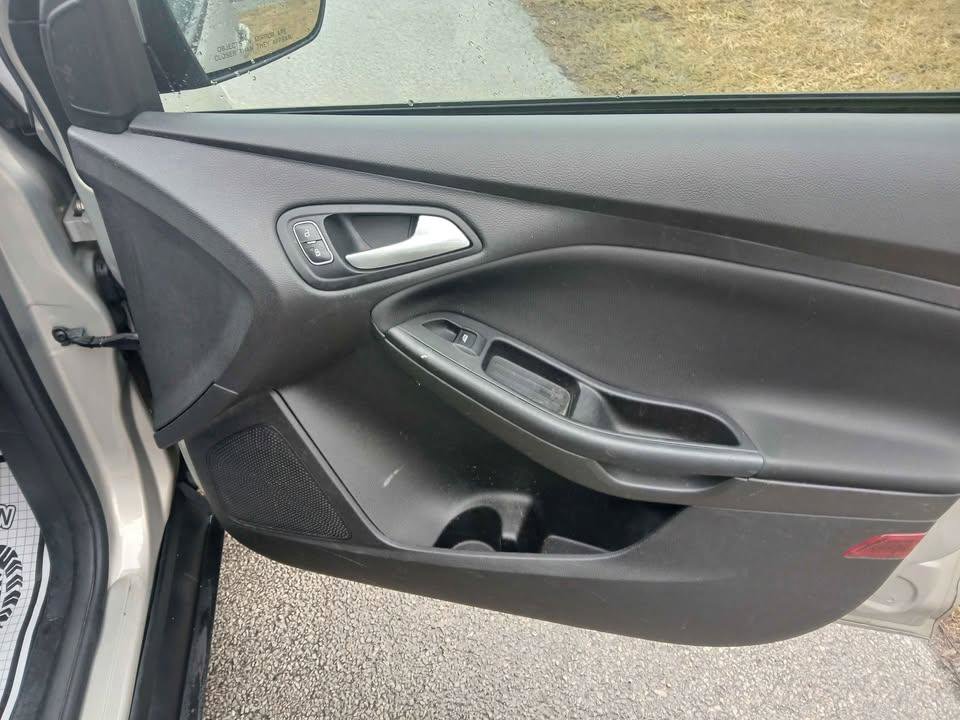 Used 2015 Ford Focus SE FWD image 16