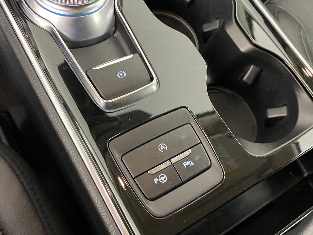 Used 2020 Ford Edge Titanium w/ Equipment Group 301A image 23