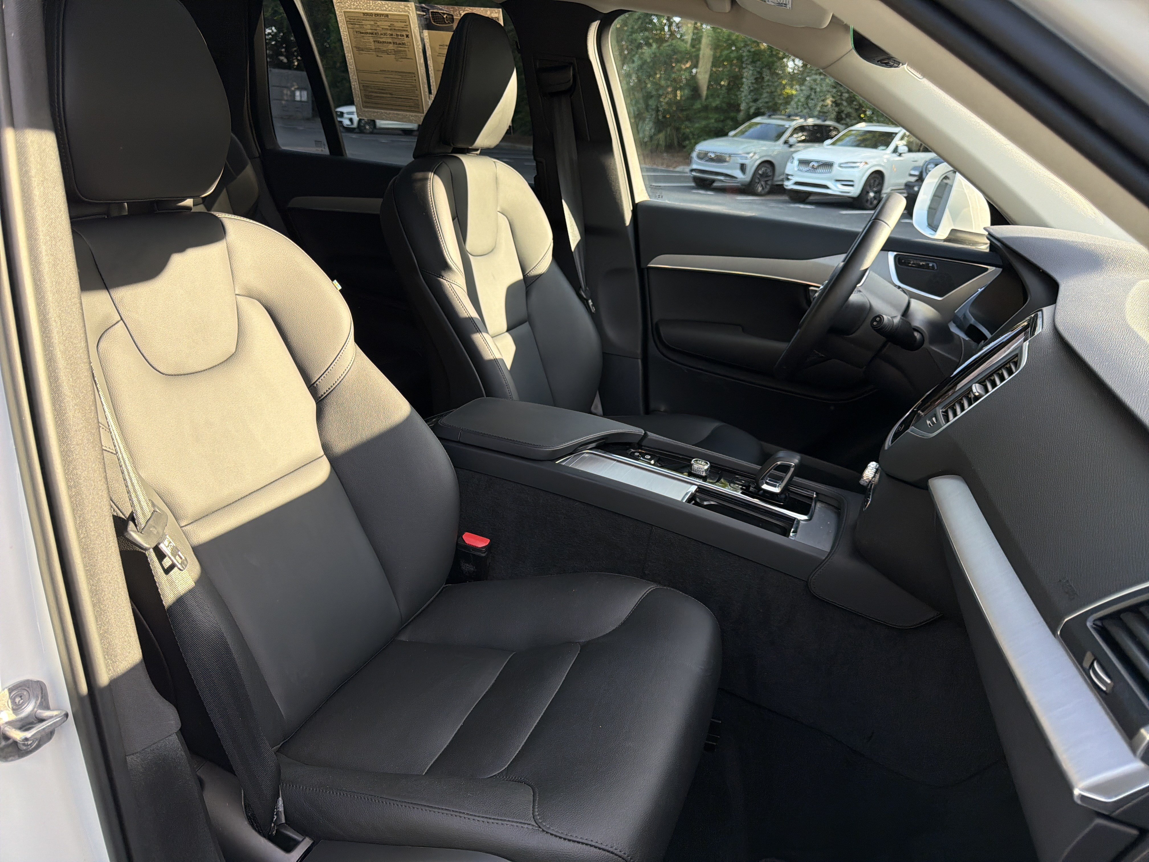 Certified 2025 Volvo XC90 B5 Core AWD/4WD image 35