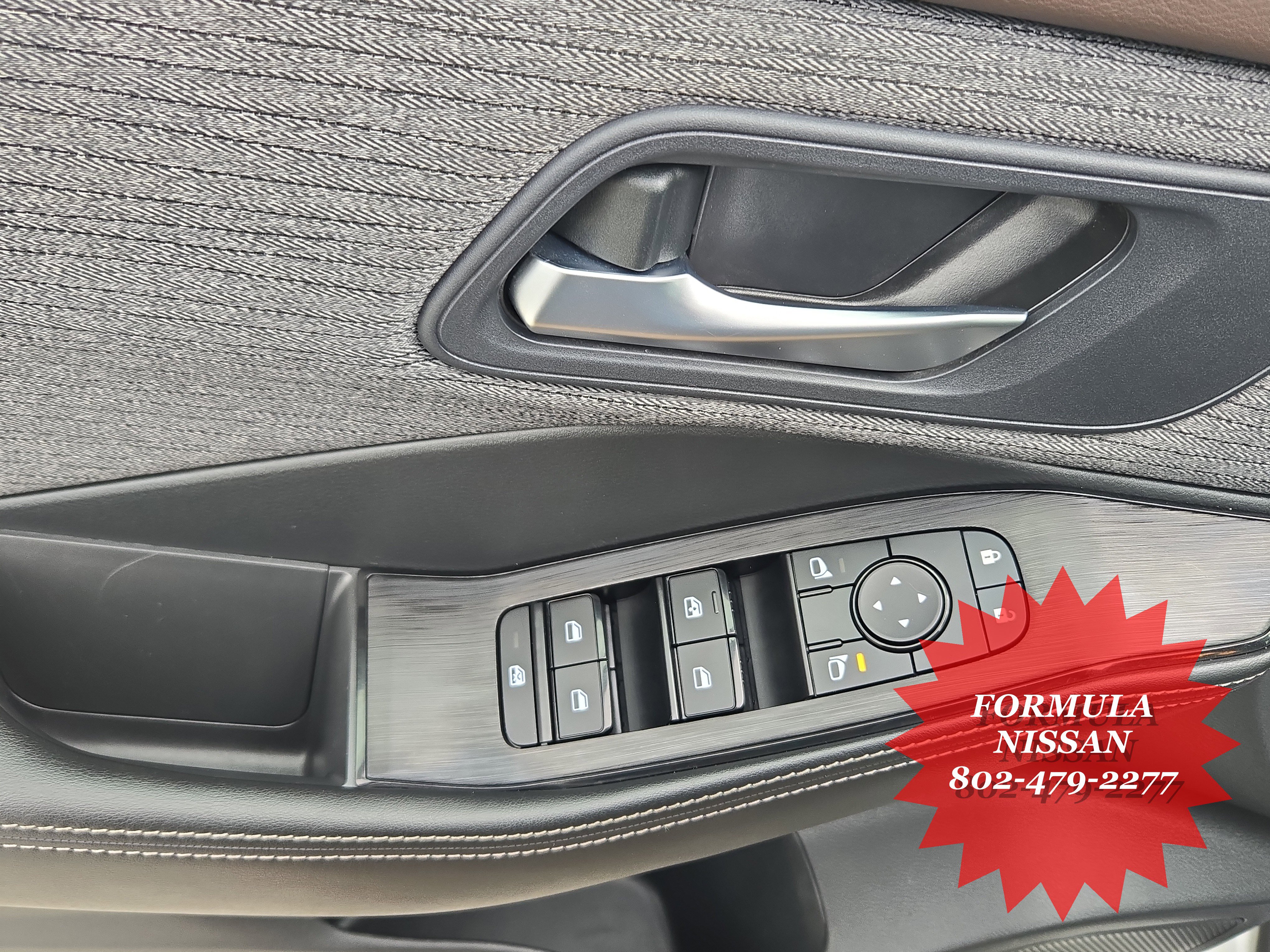 Used 2023 Nissan Rogue SV image 11