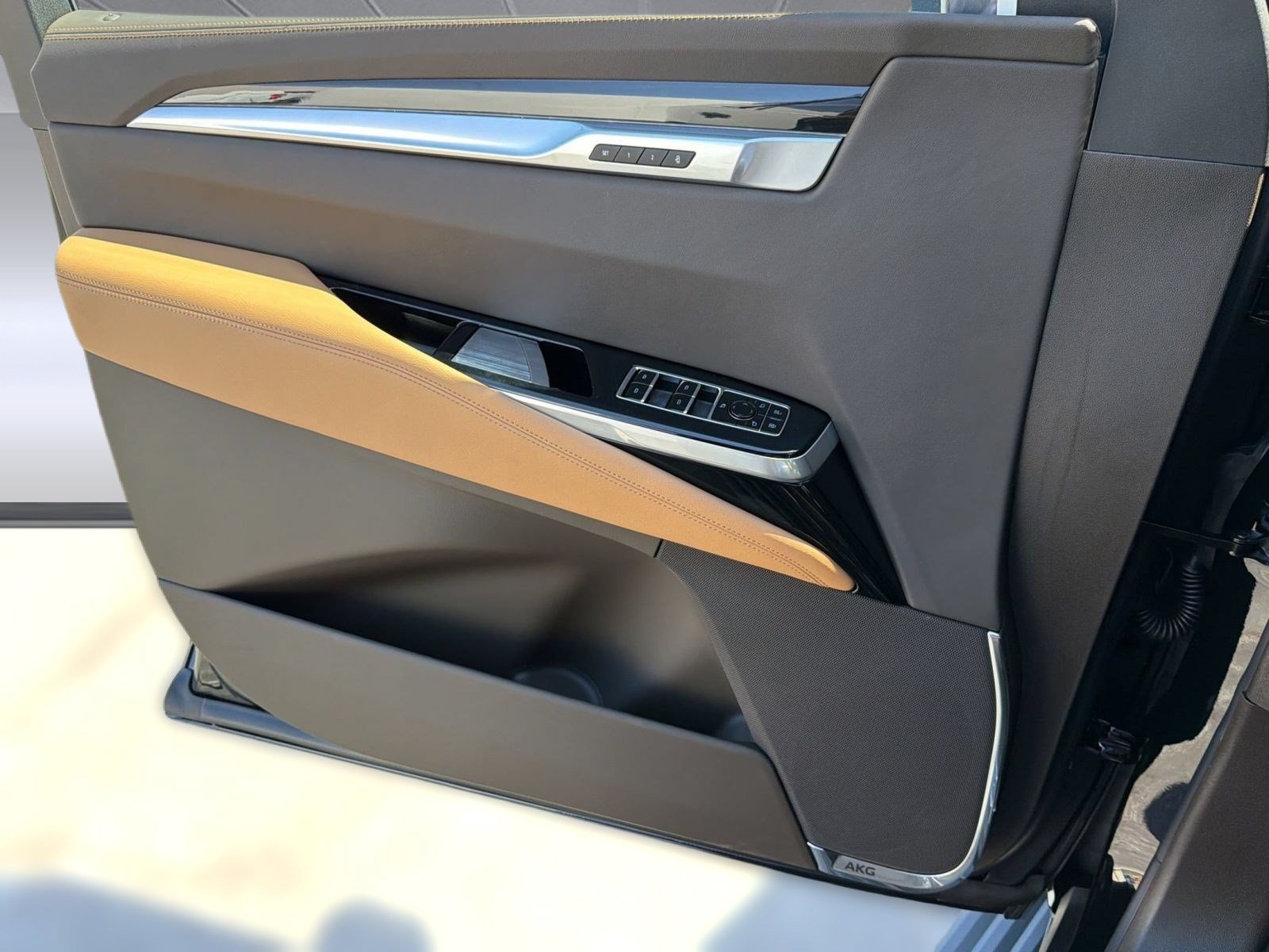 New 2026 Cadillac Escalade Luxury w/ Touring Package AWD/4WD image 13