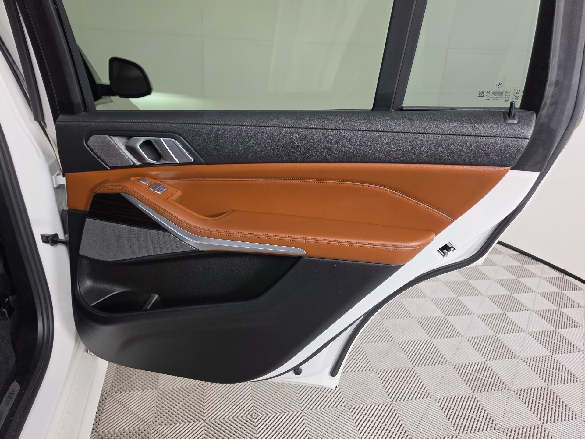 Used 2021 BMW X7 xDrive40i w/ M Sport Package AWD/4WD image 30