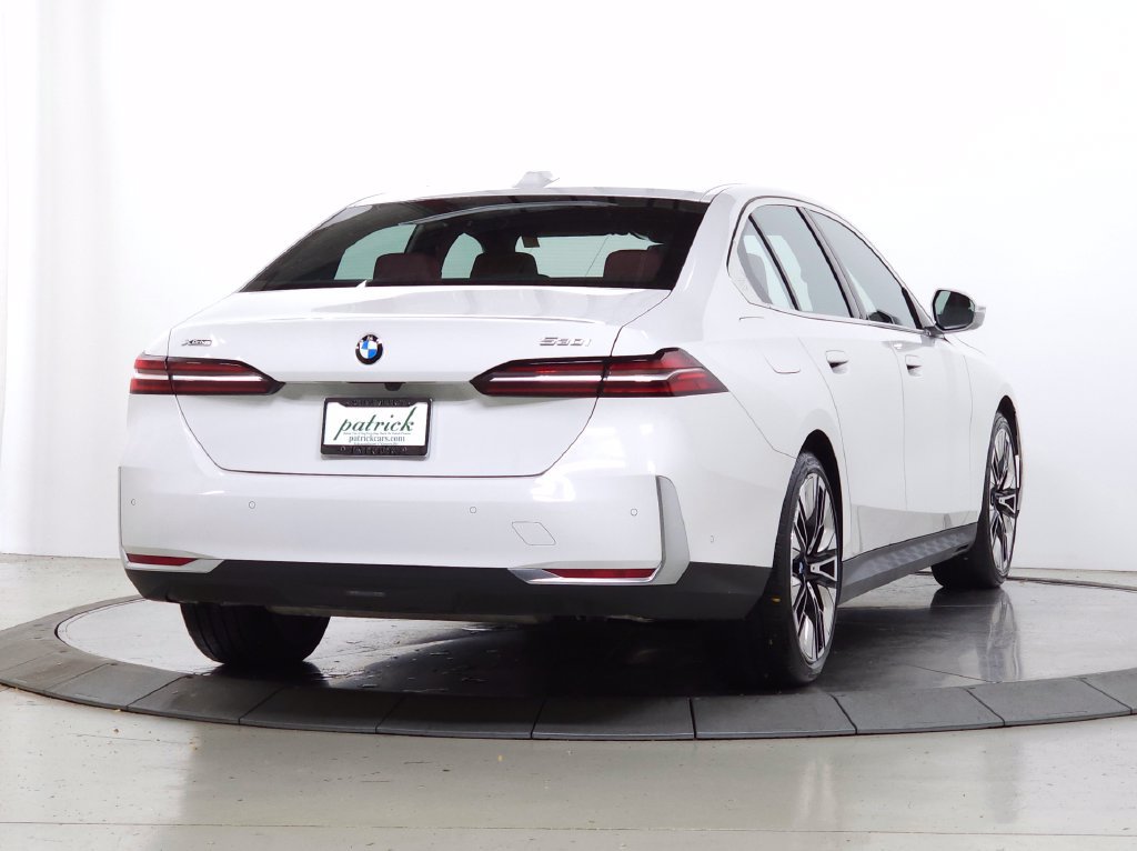 Used 2024 BMW 530i xDrive w/ Convenience Package AWD/4WD image 10