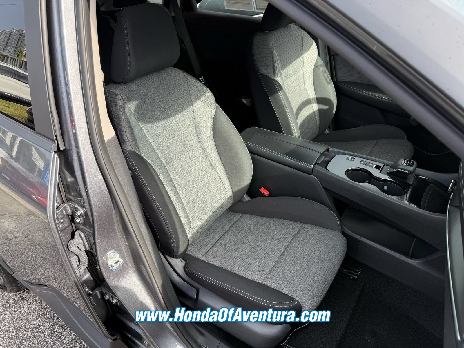 Used 2023 Nissan Rogue SV FWD image 9