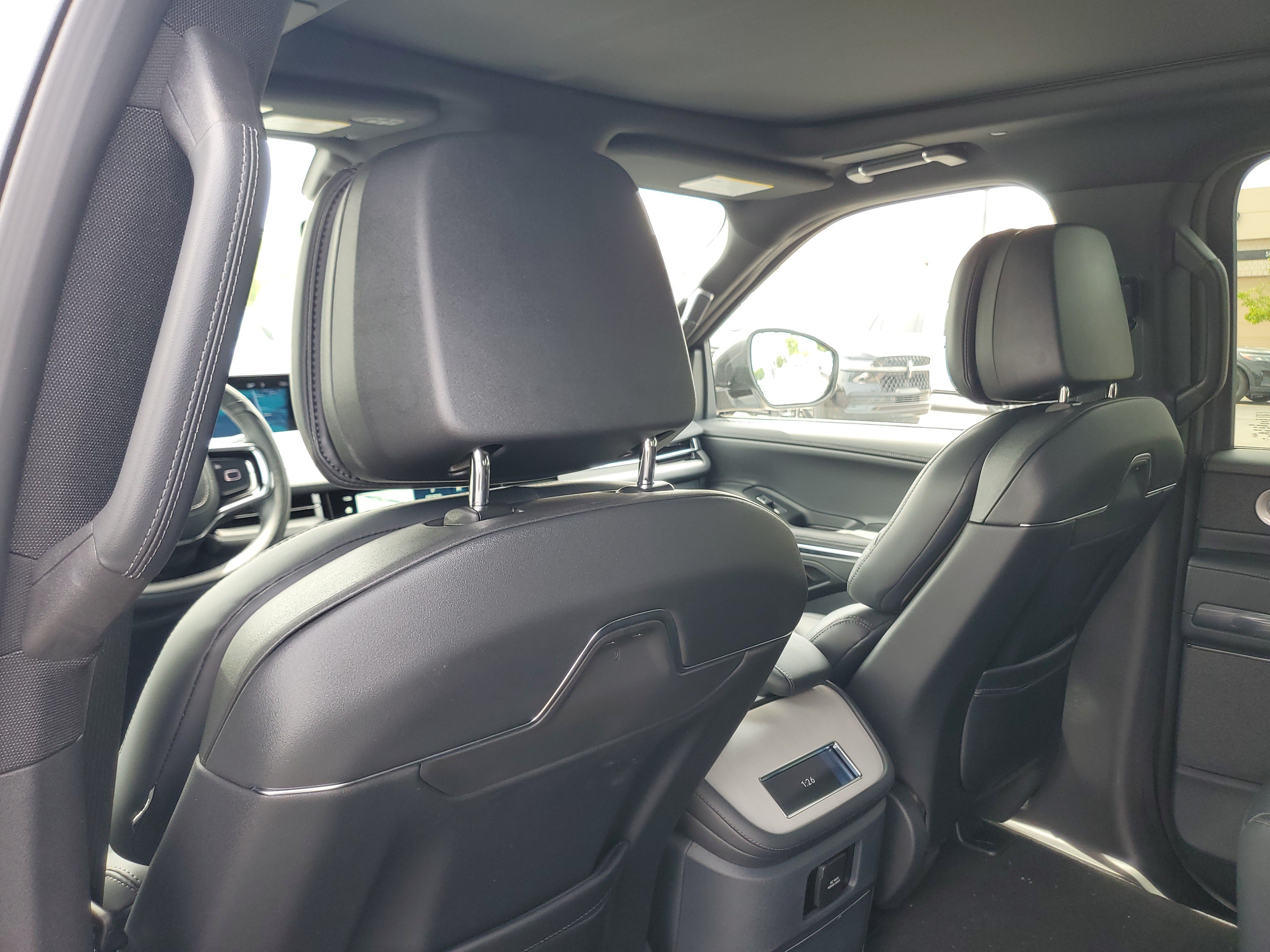 New 2026 Lincoln Navigator Reserve w/ Jet Appearance Package AWD/4WD image 28