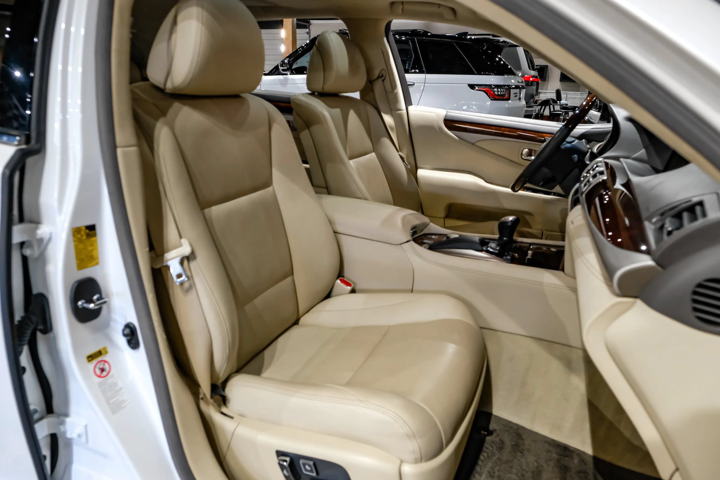 Used 2015 Lexus LS 460 L RWD image 31