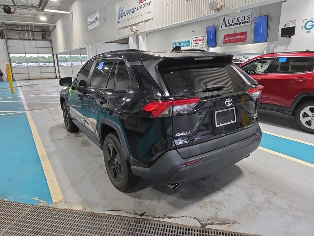 Used 2019 Toyota RAV4 XLE AWD/4WD image 5