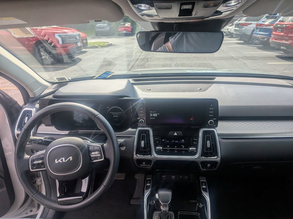 Used 2023 Kia Sorento SX AWD/4WD image 7
