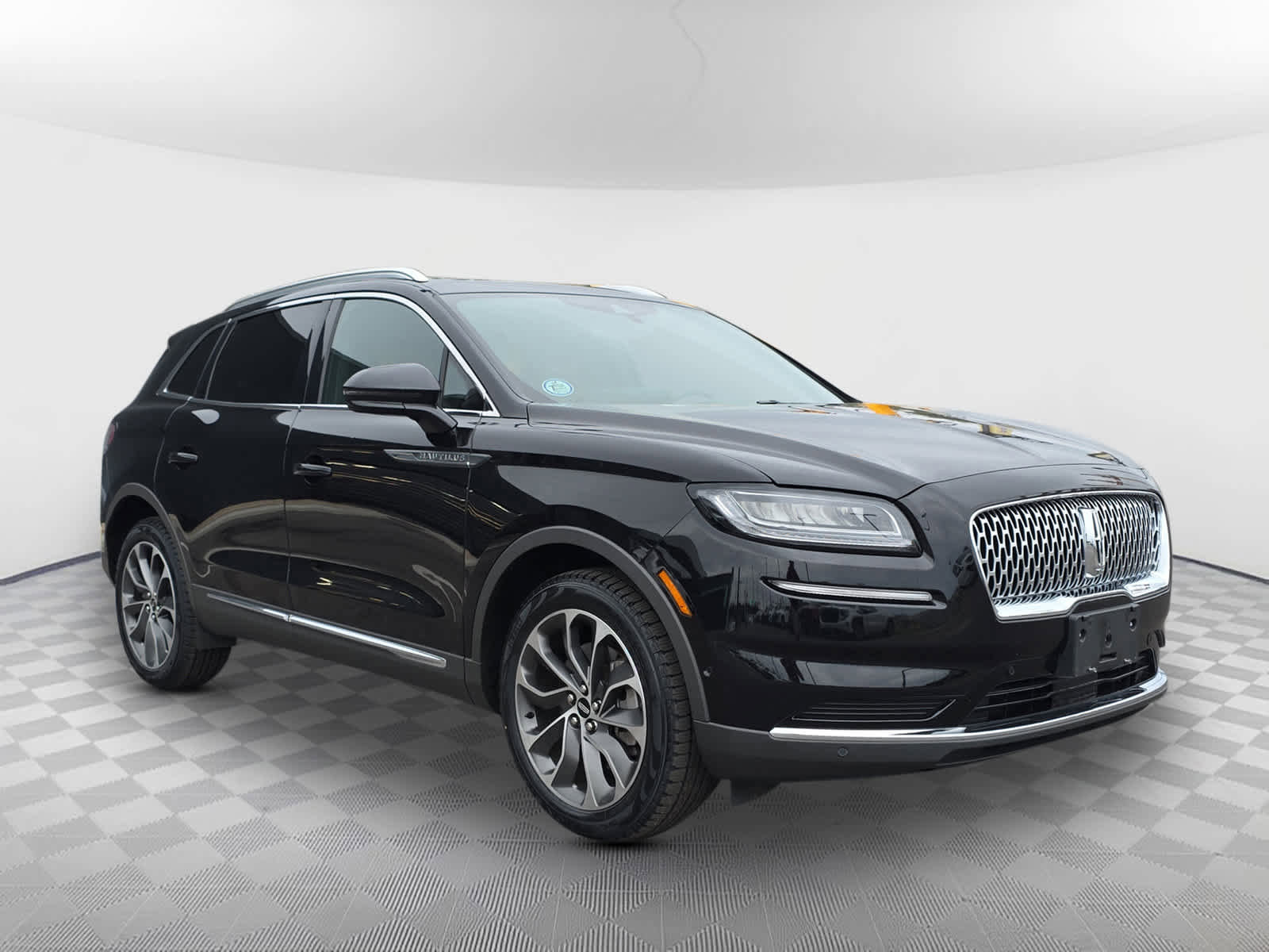 Used 2023 Lincoln Nautilus Reserve w/ Equipment Group 201A image 1