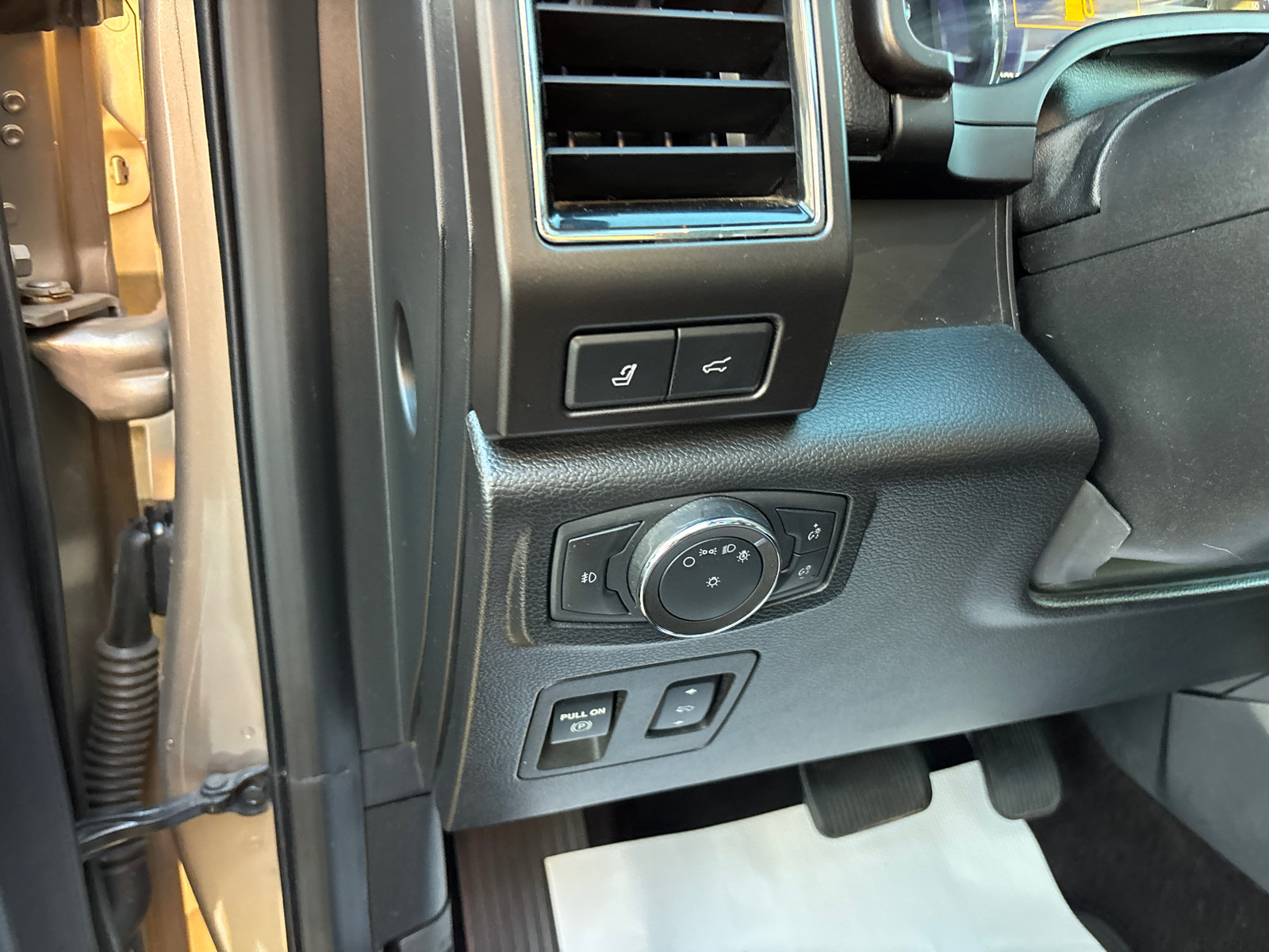 Used 2020 Ford Expedition Limited w/ Equipment Group 301A AWD/4WD image 13