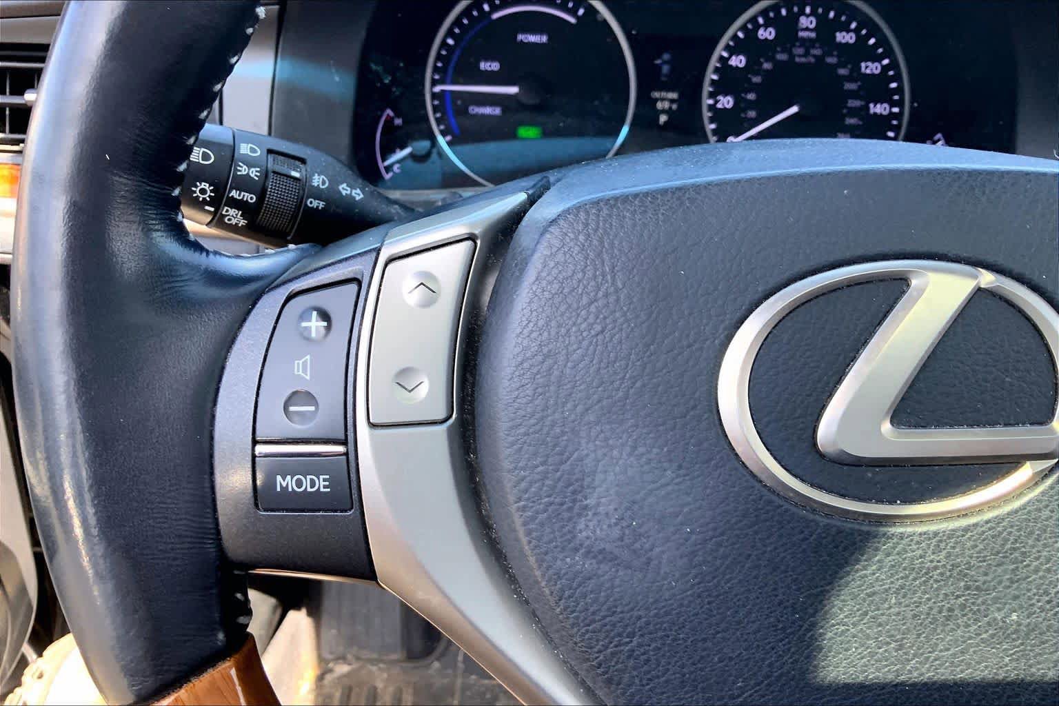 Used 2015 Lexus ES 300h w/ Navigation System Package FWD image 24