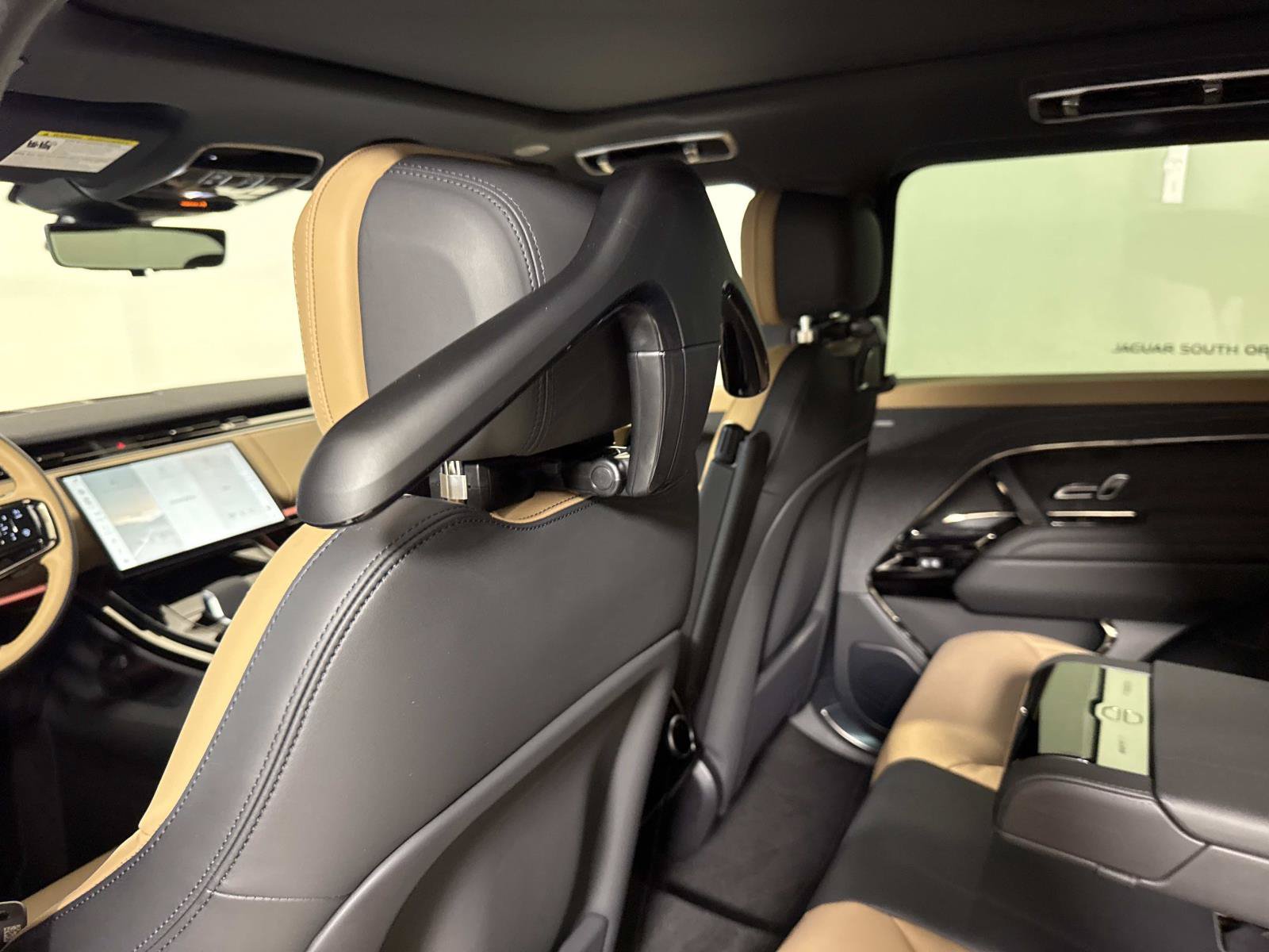 New 2026 Land Rover Range Rover Sport Dynamic SE AWD/4WD image 17