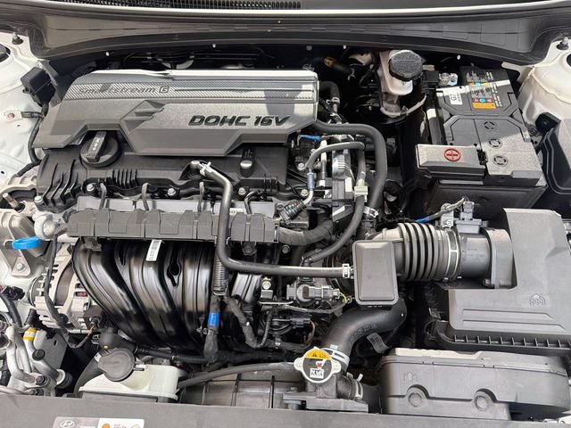 Certified 2025 Hyundai Elantra SE FWD image 28