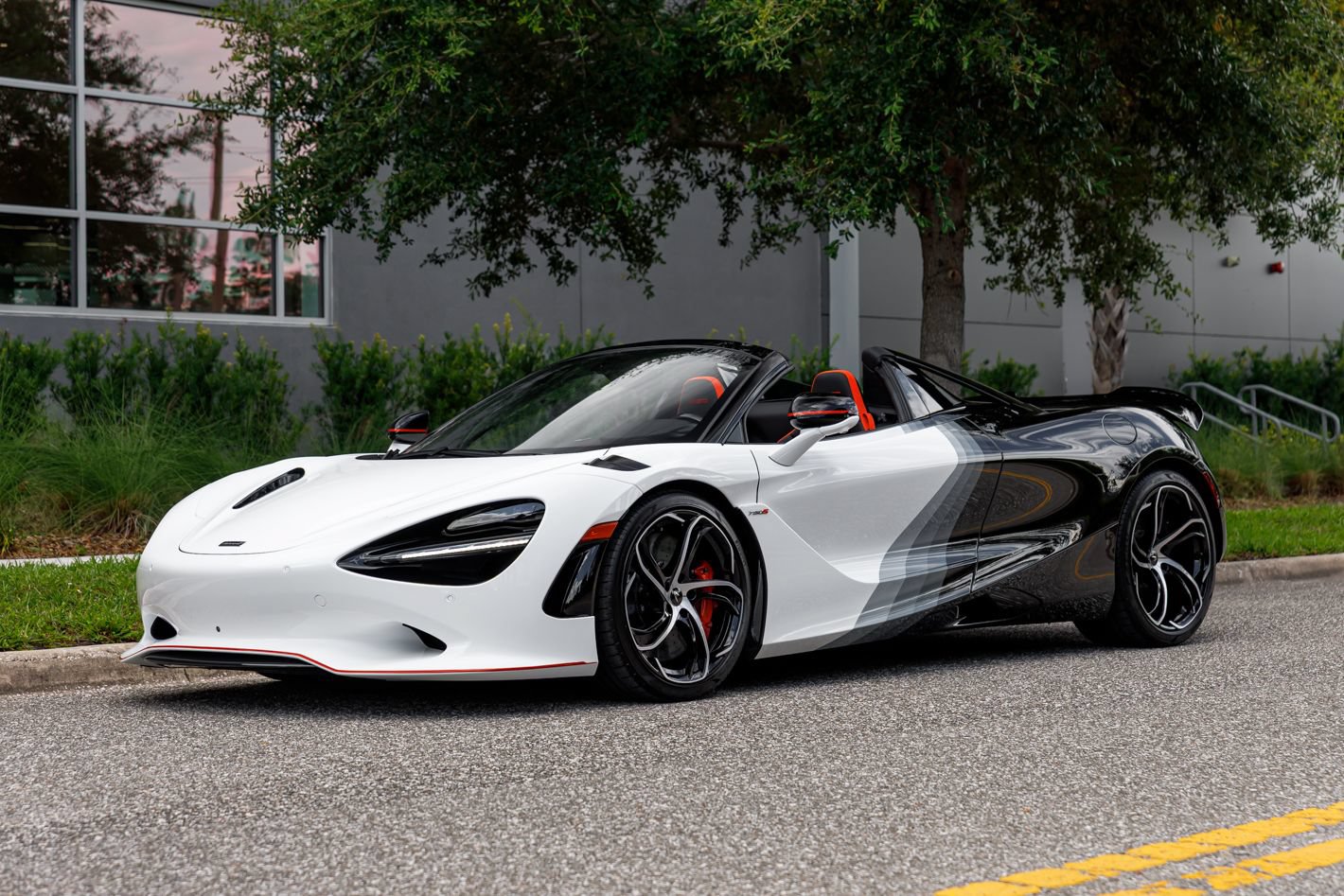 Used 2024 McLaren 750S Spider RWD image 30