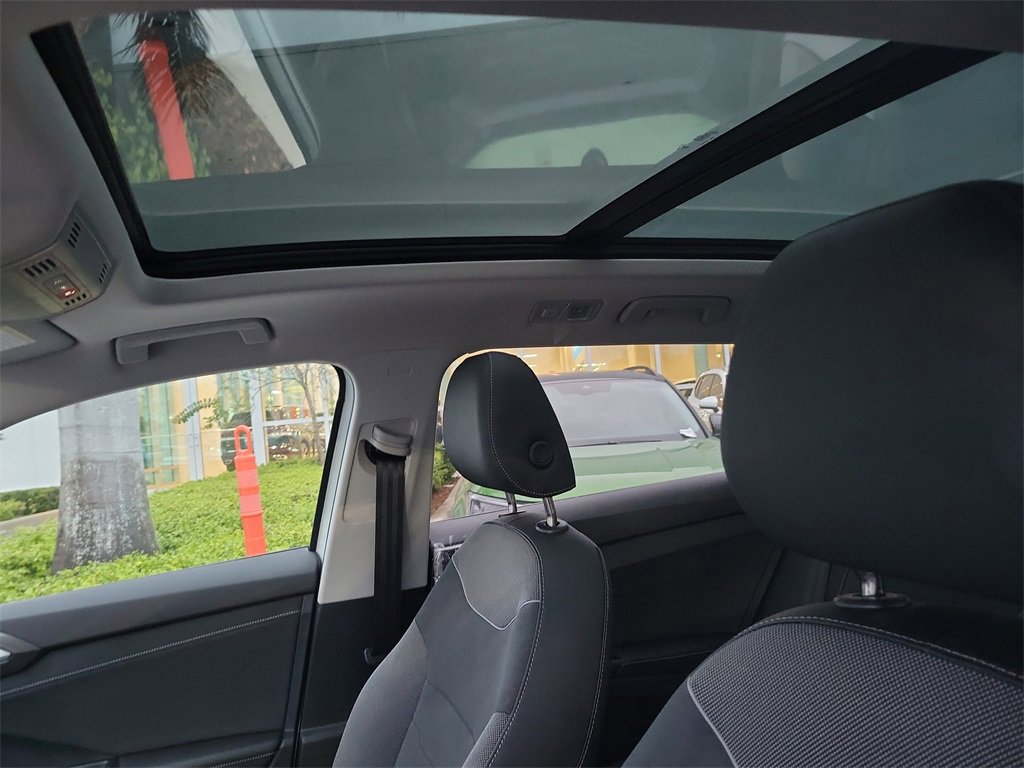 New 2026 Volkswagen Taos SE image 8