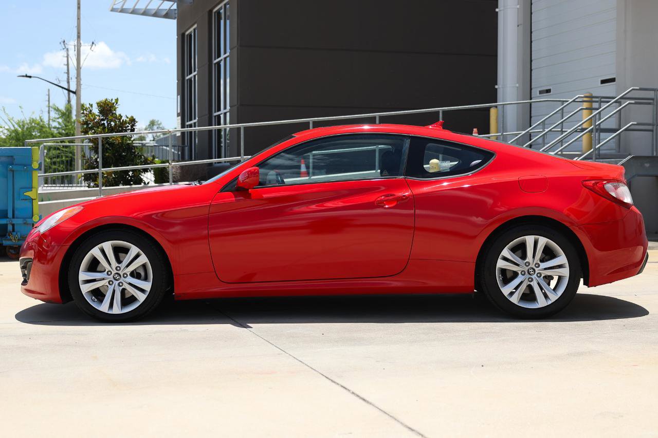 Used 2010 Hyundai Genesis 2.0T RWD image 3