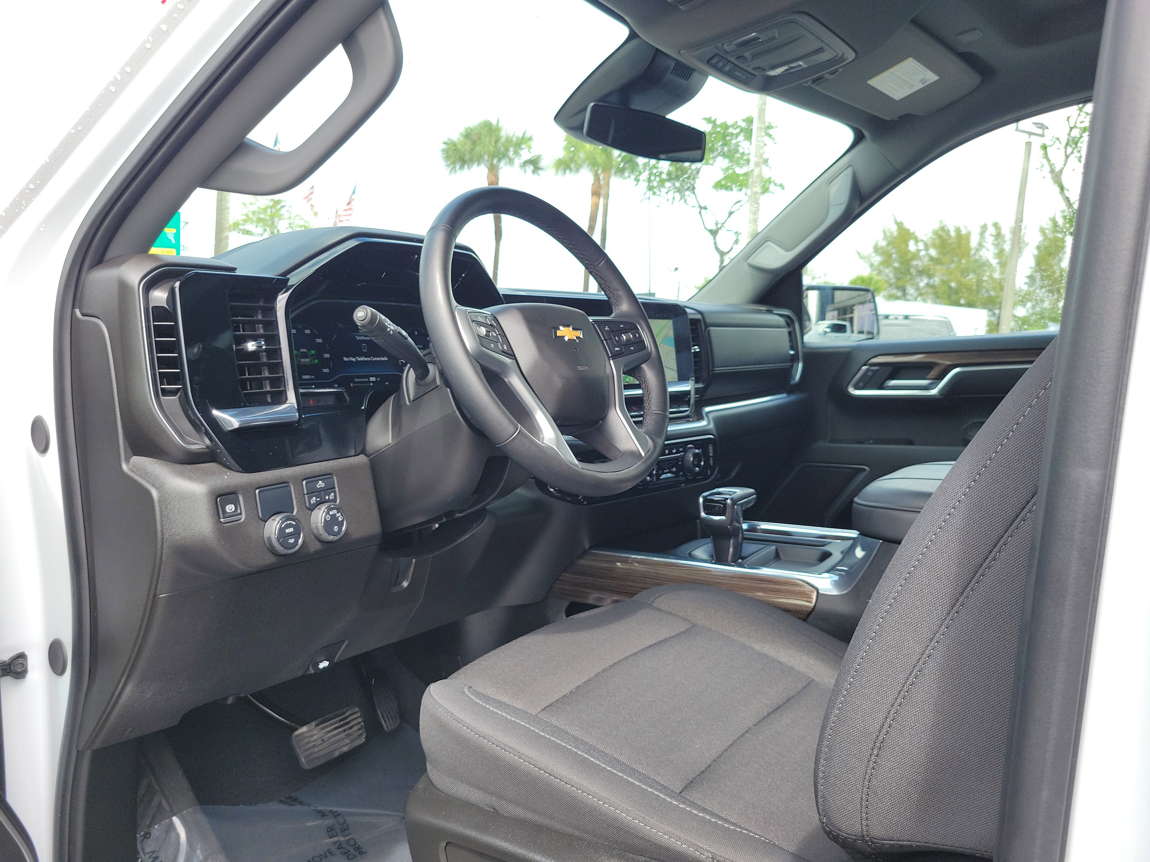 Used 2025 Chevrolet Silverado 1500 LT RWD image 9