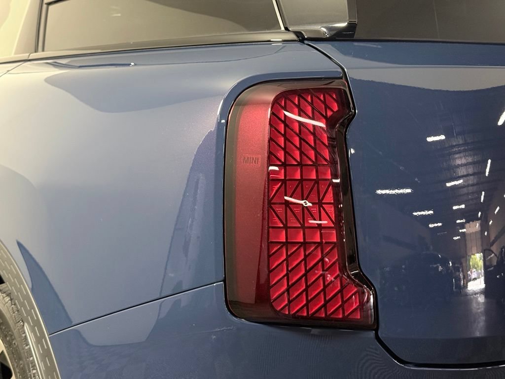Certified 2025 MINI Cooper Countryman SE AWD/4WD image 9