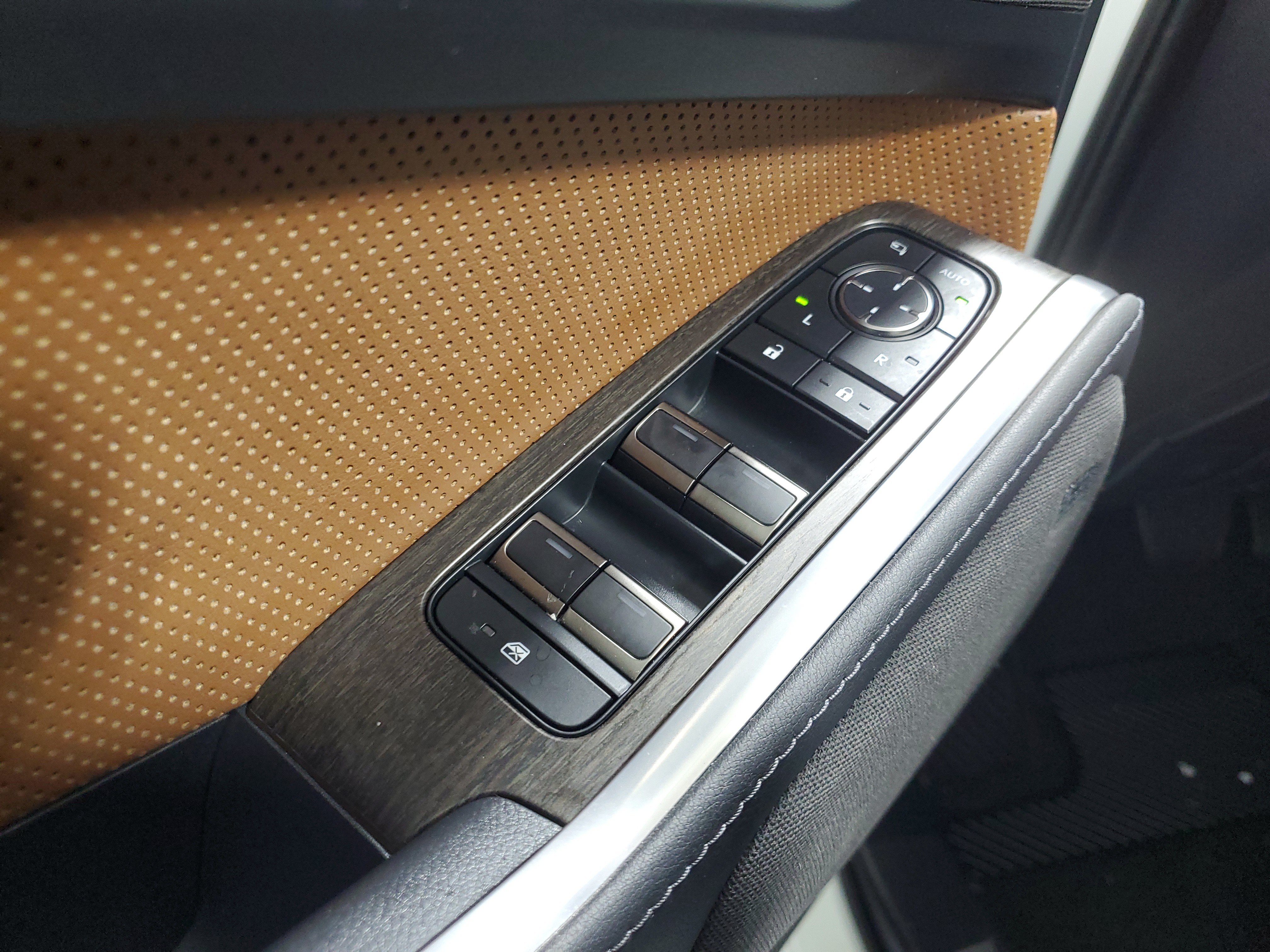 Used 2024 Lexus GX 550 w/ Accessory Package (Z1) AWD/4WD image 22