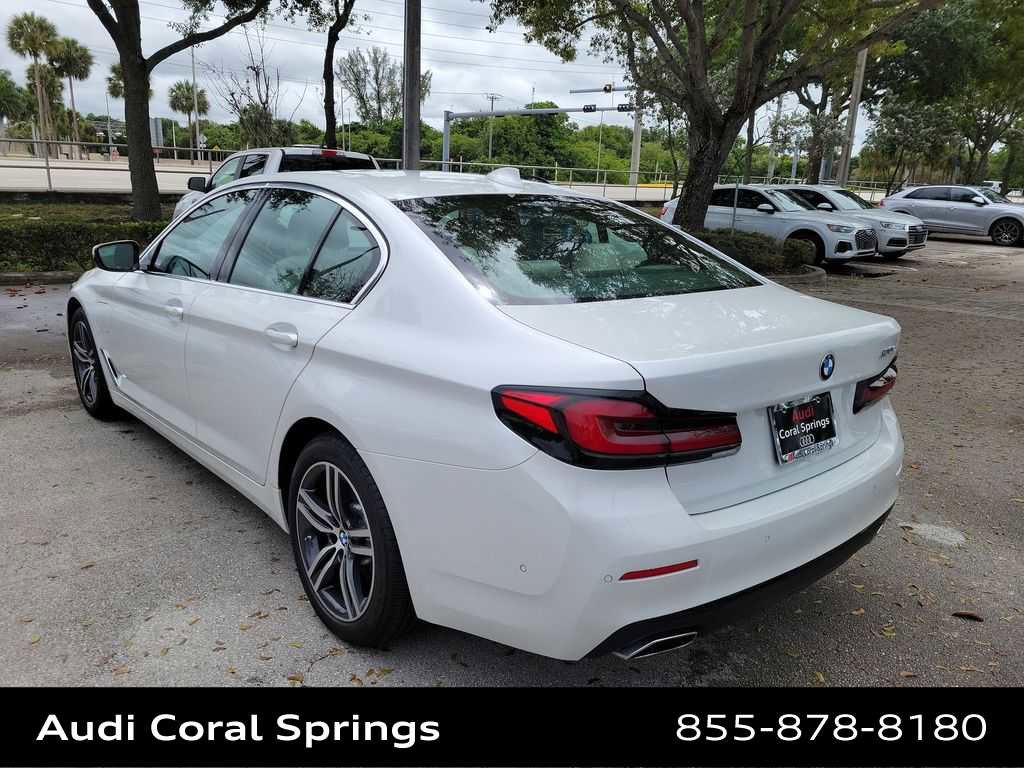 Used 2021 BMW 530e w/ Premium Package image 12
